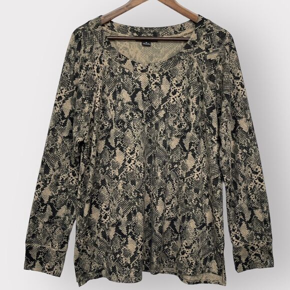 Sanctuary Snakeskin Pullover Sweater Women 1X Multicolor Raglan Long Sleeves Y98 - Picture 1 of 13
